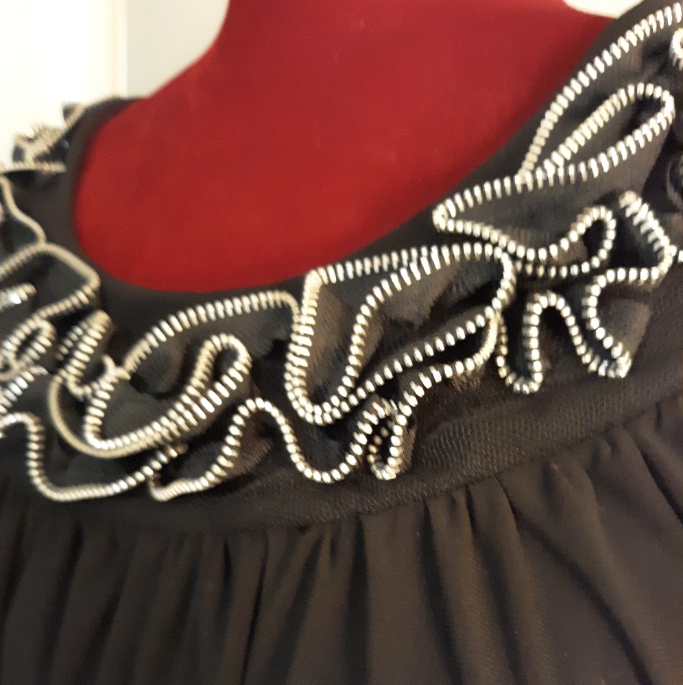 ZIPPER NECKLINE SHIFT DRESS